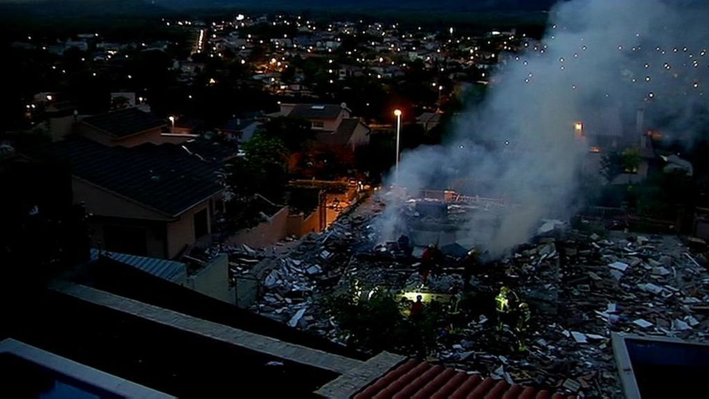 Una fuerte explosión derrumba una vivienda unifamiliar en Collbató (Barcelona)