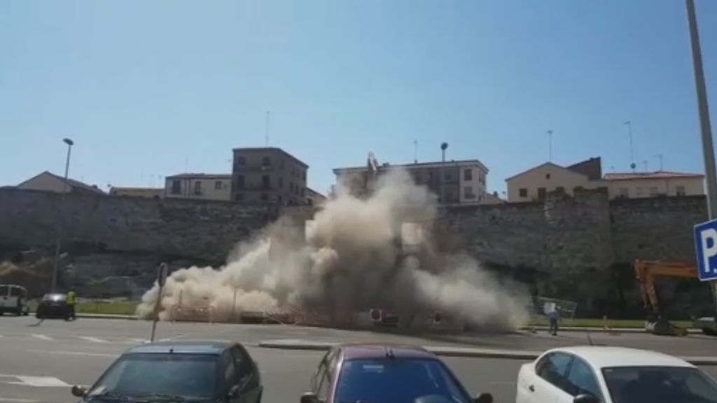 El derribo de un edificio junto a la muralla de Zamora pudo acabar en tragedia
