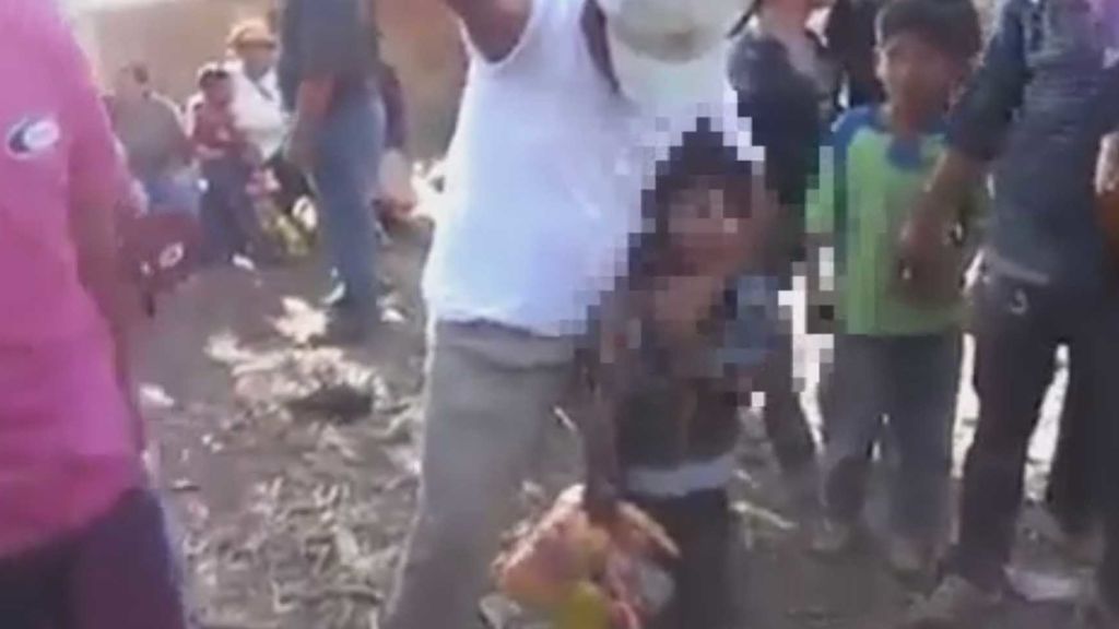 Emborrachan a dos niños de siete años en unas fiestas en Perú