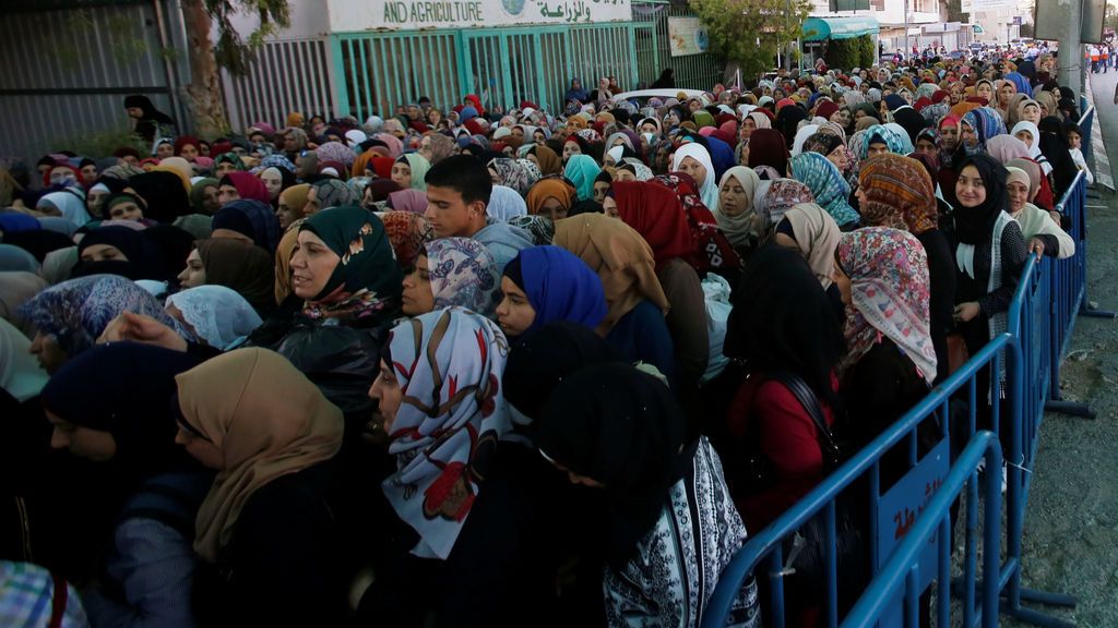 Mujeres dirigiéndose a la oración del viernes de Ramadán