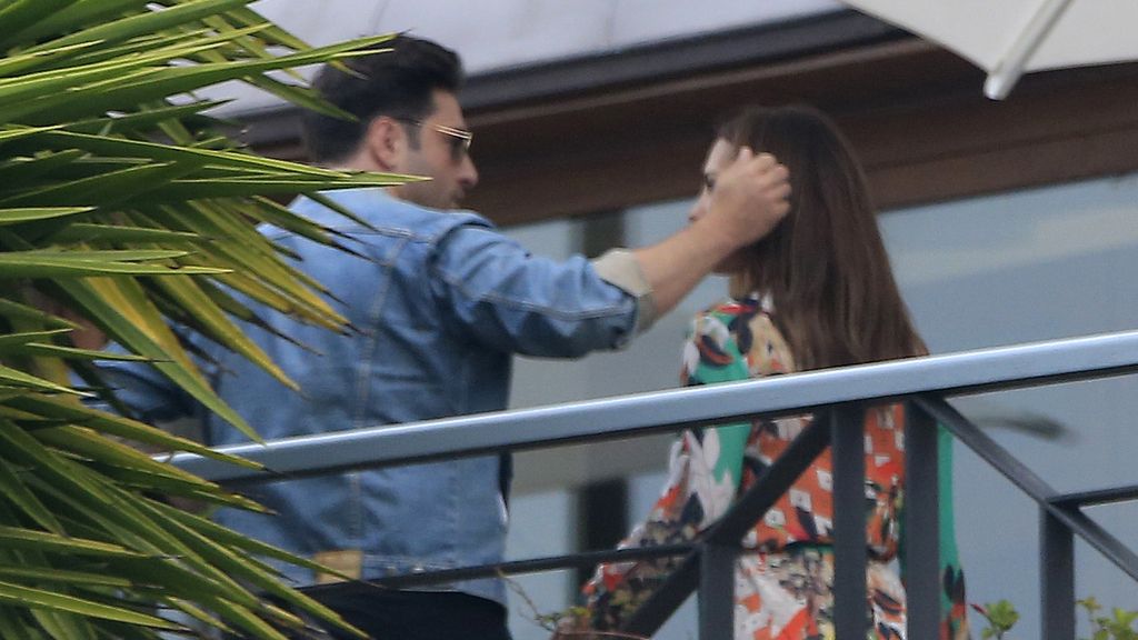 ¡Qué tiernos! Las caricias de Busta a Paula antes de la Comunión de Daniella