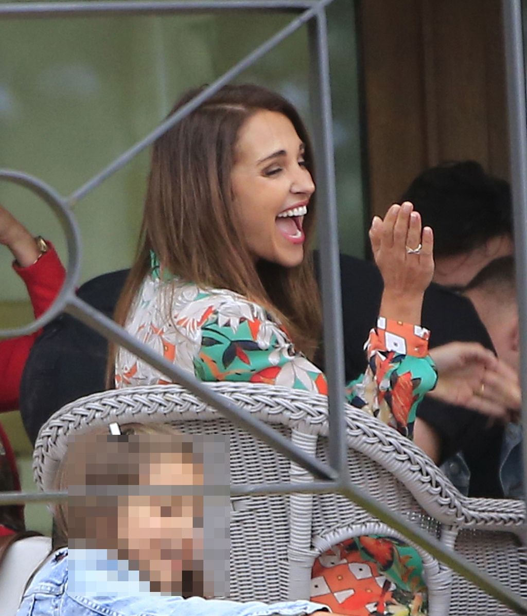 ¡Qué tiernos! Las caricias de Busta a Paula antes de la Comunión de Daniella