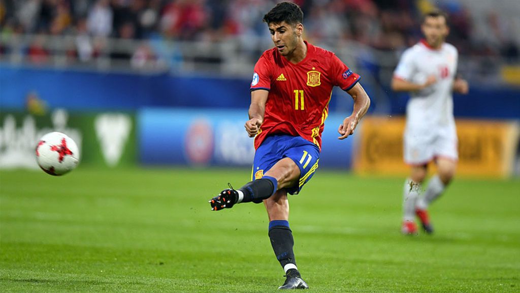 ¡Asensio se basta y se sobra! Agarra el balón en el centro del campo y marca con un disparo desde la frontal