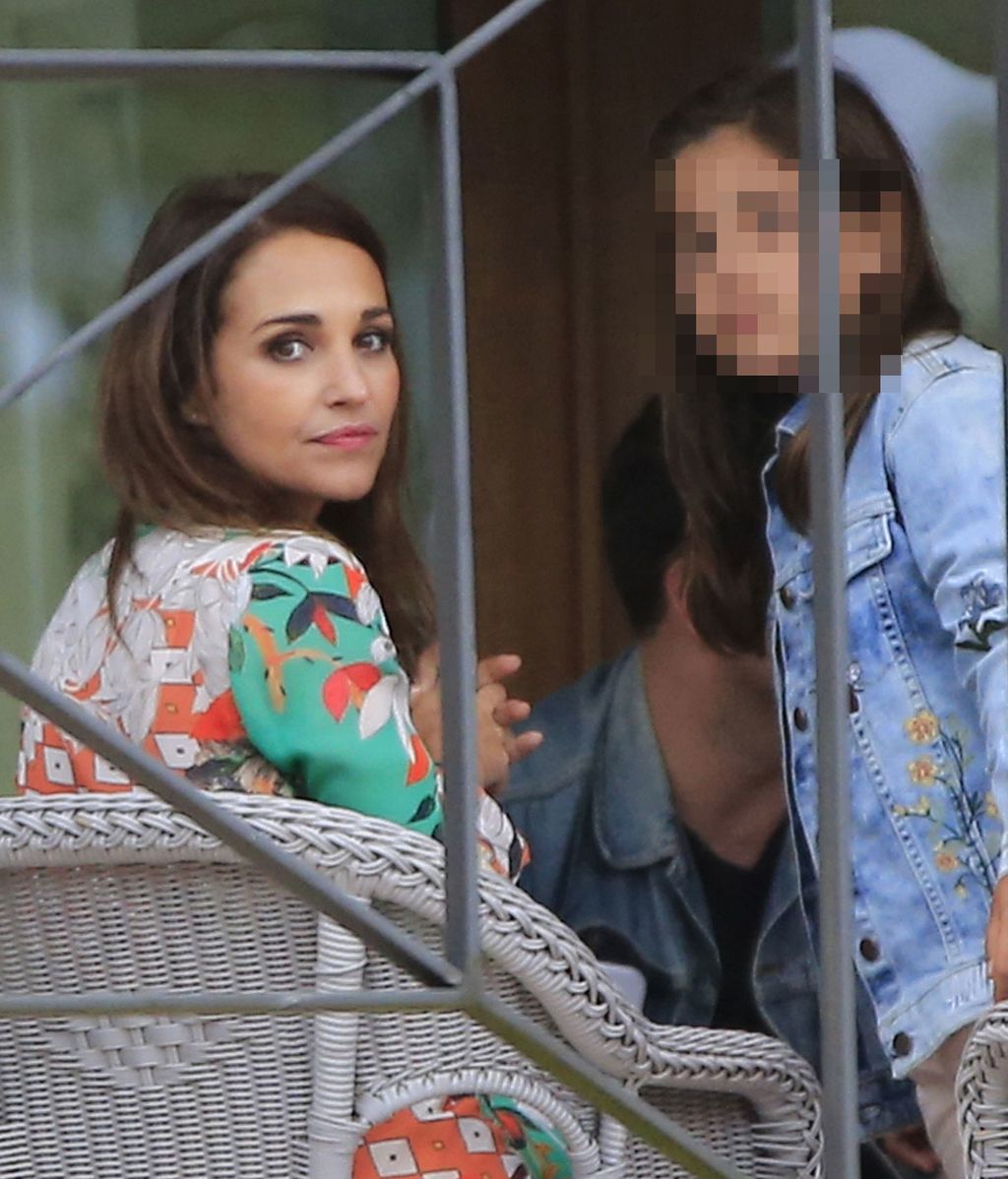 ¡Qué tiernos! Las caricias de Busta a Paula antes de la Comunión de Daniella