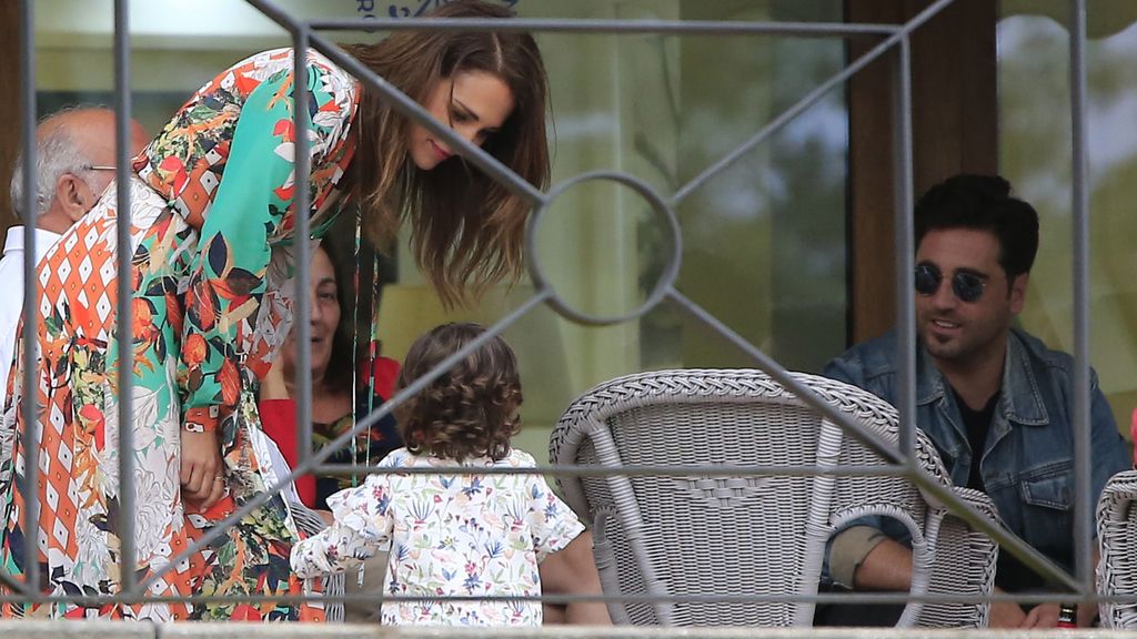 ¡Qué tiernos! Las caricias de Busta a Paula antes de la Comunión de Daniella