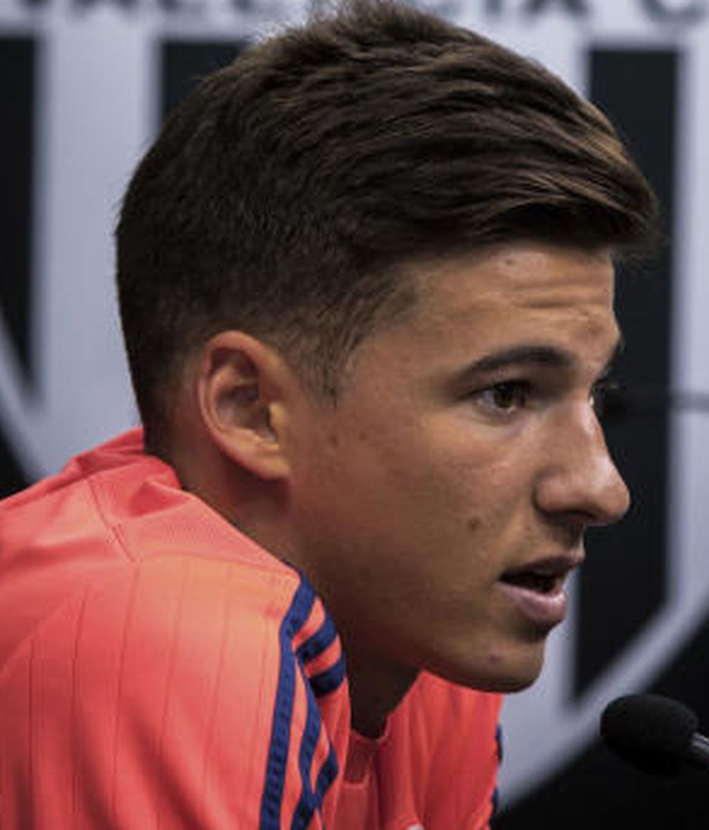 El delantero del Valencia CF Santi Mina, denunciado por una presunta agresión sexual