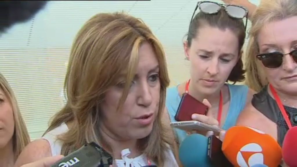 Discreto paso de Susana Díaz por el Congreso del PSOE