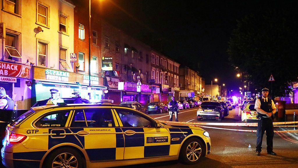 Atropello masivo en Londres: Una furgoneta arrolla a una multitud cerca de una mezquita
