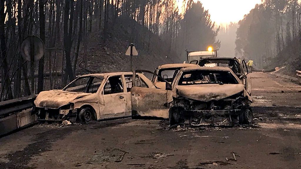 Incendio en Portugal: Hay familias enteras carbonizadas en el interior de varios coches