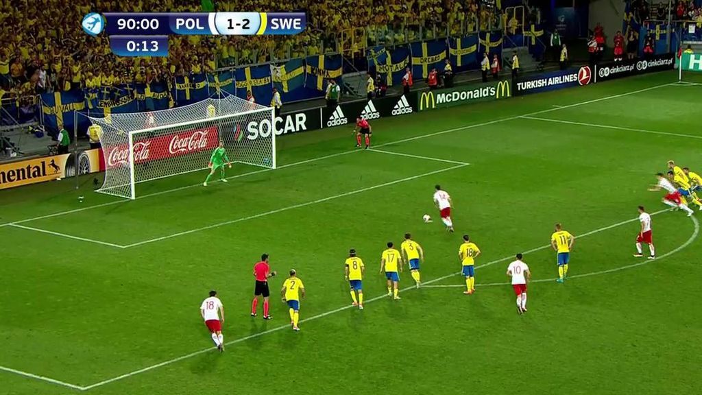 Polonia se salva 'in extremis' gracias a un gol de Kownacki y da esperanzas al país en su Eurocopa