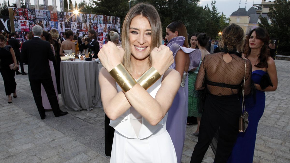 Sandra Barneda con los brazaletes de Wonder Woman ¡sólo hay 23 en el mundo!
