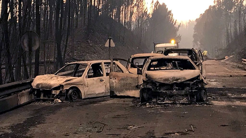 Incendio en Portugal: Hay familias enteras carbonizadas en el interior de varios coches