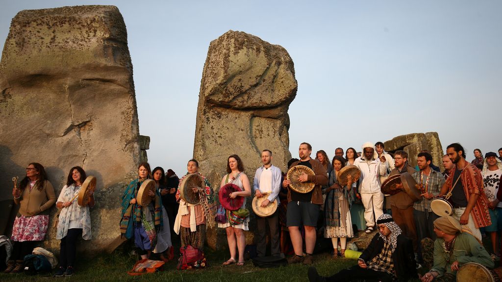 Rituales, música y rayos de sol:  Stonehenge da la bienvenida al verano