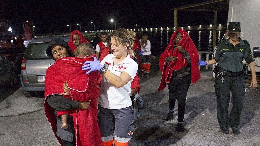 Salvamento Marítimo rescata a 69 personas en el Mar de Alborán