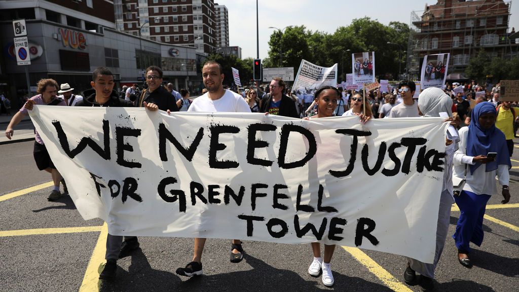 Cientos de manifestantes exigen explicaciones sobre el incendio de la torre Grenfell