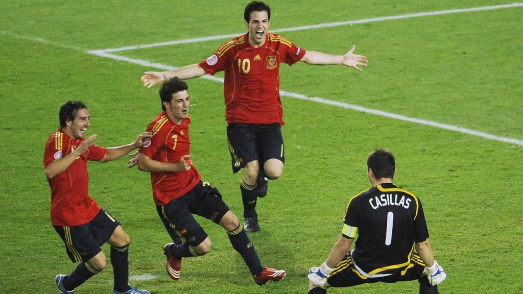 Se cumplen nueve años del penalti de Cesc: el lanzamiento que cambió la historia del fútbol español