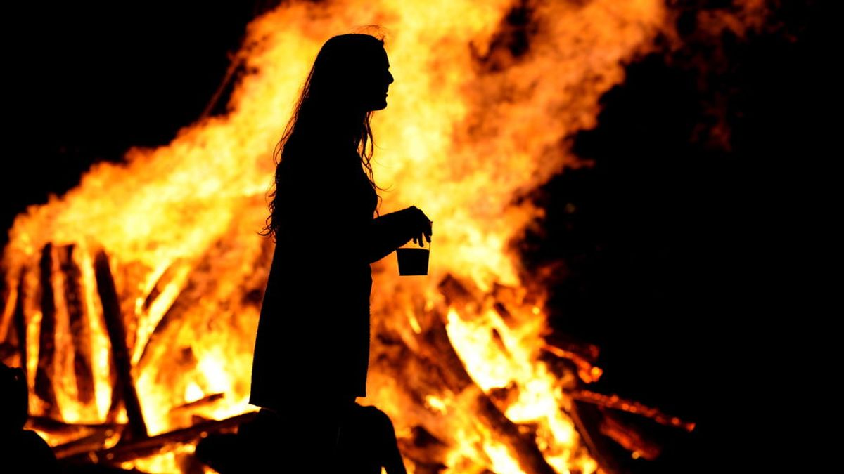 Hogueras, fuegos artificiales y alcohol: llega la fiesta con la noche de San Juan