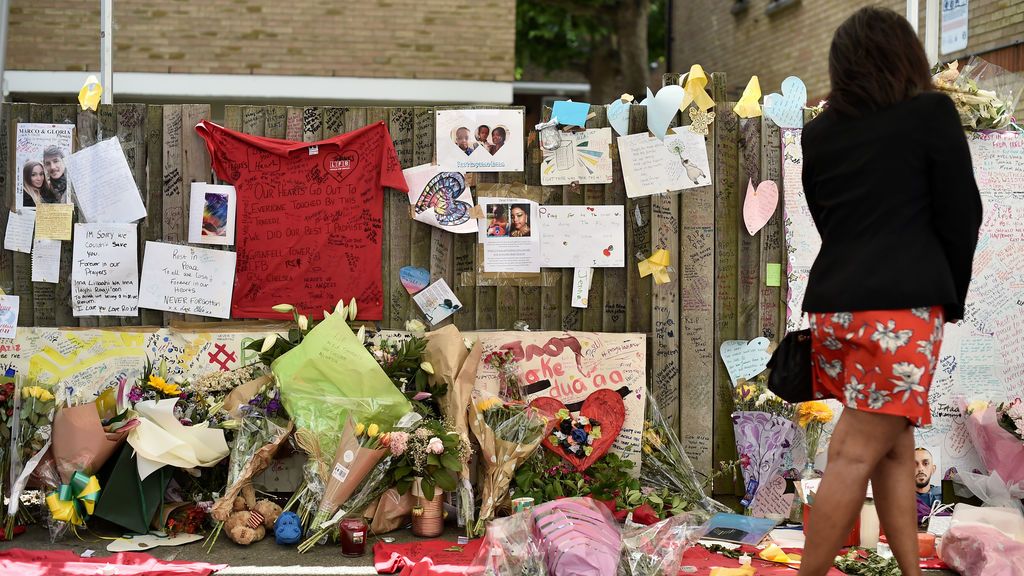 Tributos a las víctimas del incendio en la torre Grenfell