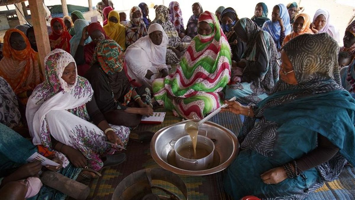 Consejos de cocina y una cesta de la compra para combatir el hambre en Mauritania