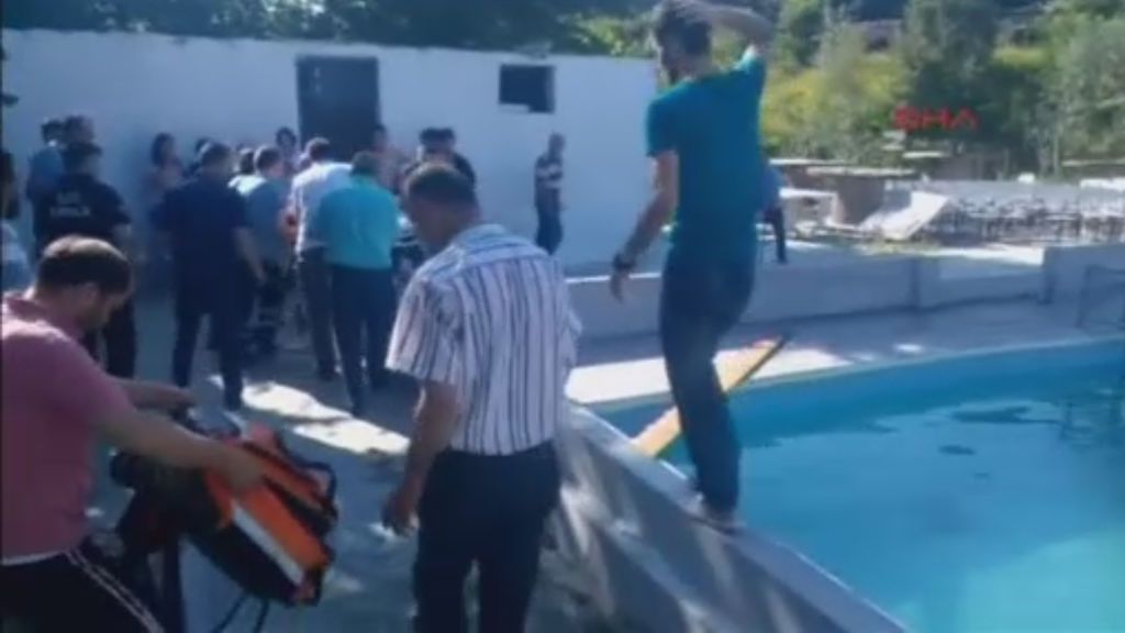 Cinco muertos, tres de ellos menores, electrocutados en una piscina de Turquía