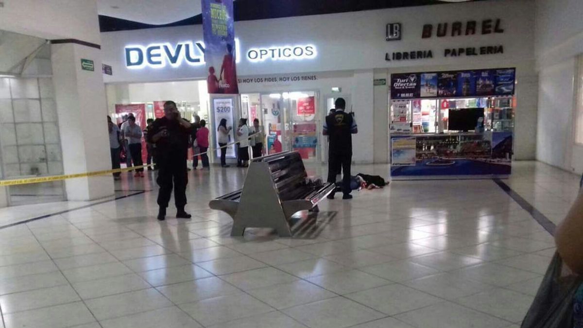 Muere tras ser apuñalada por su pareja en un centro comercial en Yucatán, México