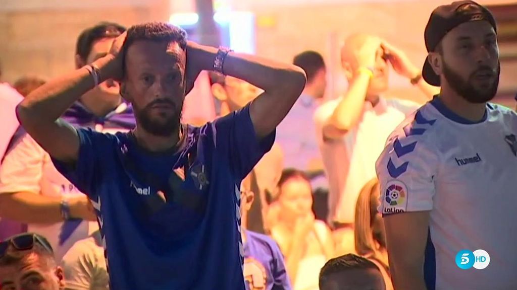 La desolación de la afición del Tenerife tras no conseguir el ascenso a Primera División La desolación de la afición del Tenerife tras no conseguir el ascenso a Primera División