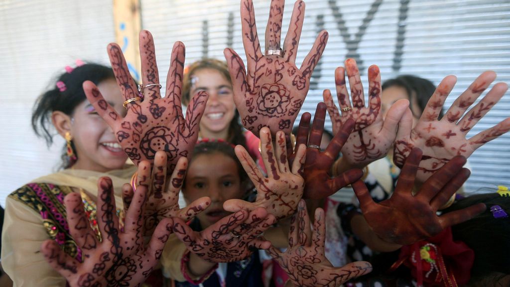 Niñas iraquíes celebran el fin del mes sagrado