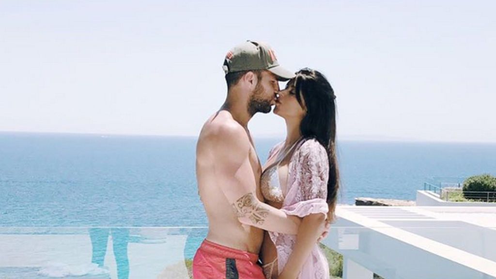 La foto de Fabregas con su mujer que no deja a nadie 