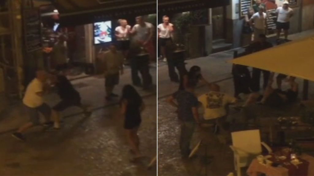 Dos hombres se enzarzan en una pelea en una plaza de Palma
