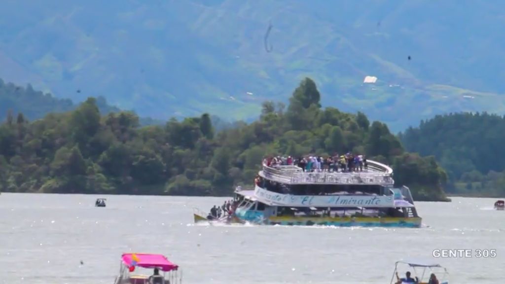 Diez muertos por el naufragio de una embarcación con turistas en Colombia