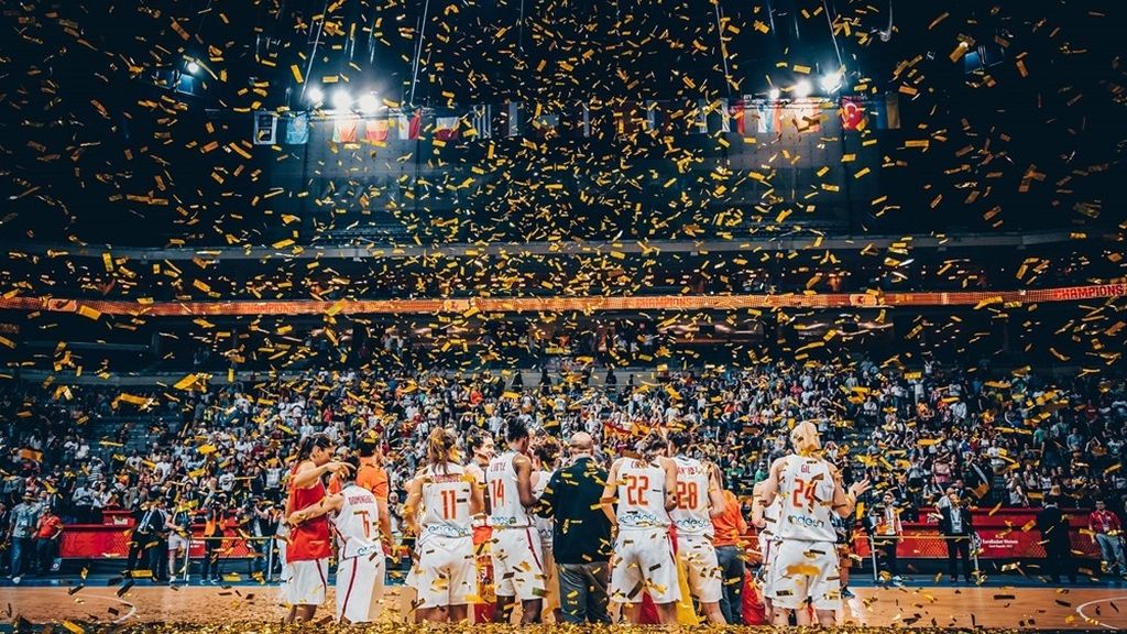 ¡Enhorabuena campeonas! Las imágenes del triunfo de España ante Francia en la final del Eurobasket femenino