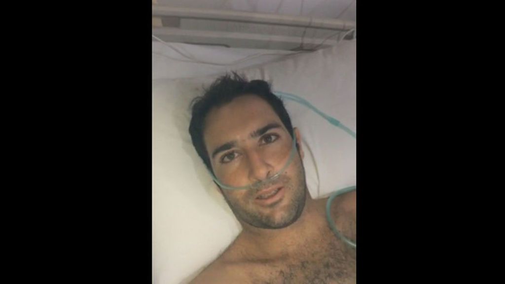 El surfista español diagnosticado de leucemia en Bali: “El sol sale hoy en esta habitación de hospital”