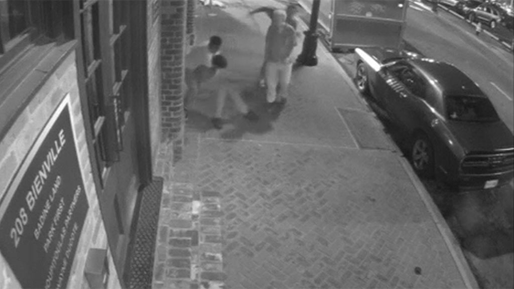 Salvaje robo a dos turistas en Nueva Orleans perpetrado entre cuatro ladrones