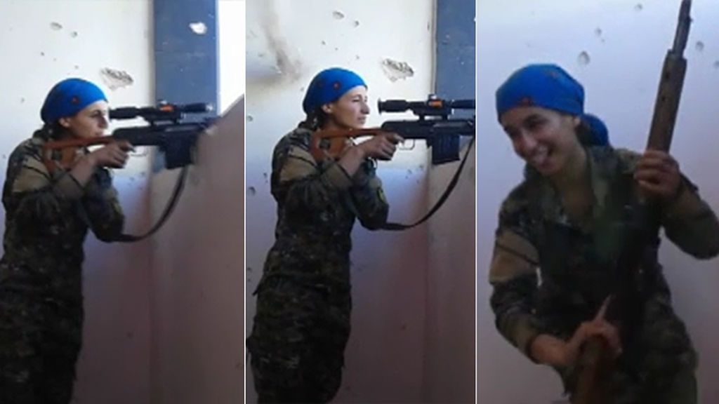 La frialdad de una francotiradora kurda después de que un disparo 'rozase' su cabeza