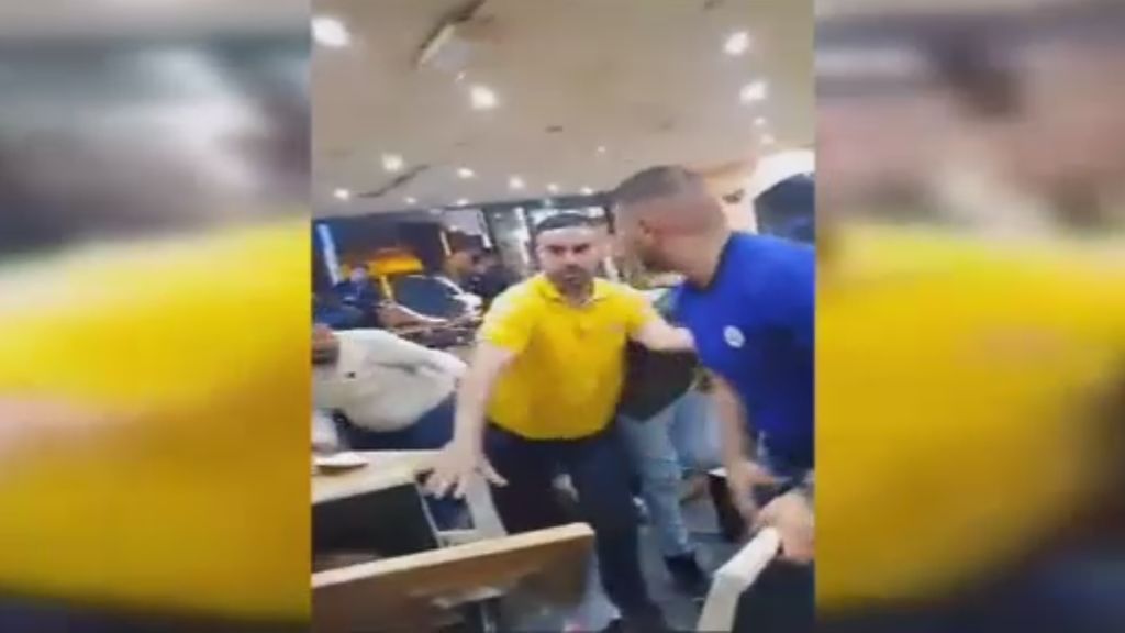 Vuelan mesas, sillas y platos durante una pelea en un restaurante de Manchester