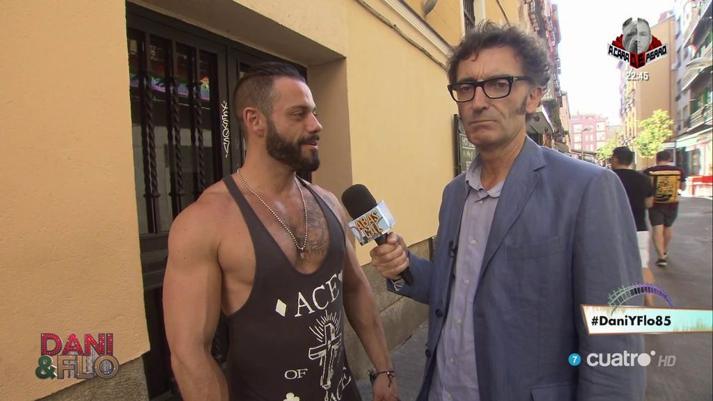 Javier Abascal vacía los armarios en el día del Orgullo Gay de Madrid