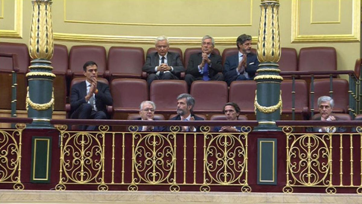 La curiosa imagen de Pedro Sánchez en la tribuna de invitados del Congreso