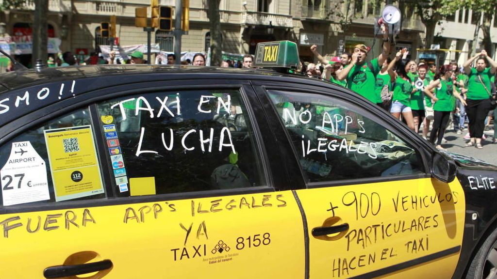 Huelga de taxistas para limitar la competencia de Uber y Cabify