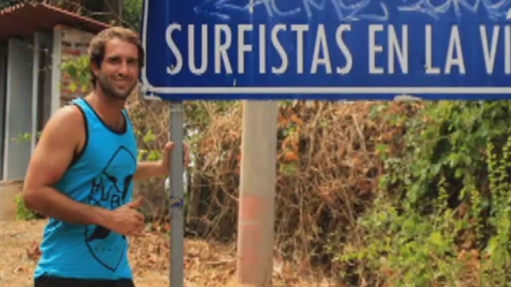 El surfista diagnosticado con leucemia, regresa mañana a España