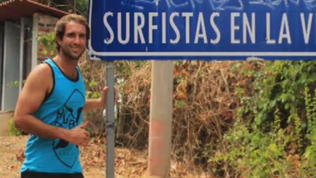 El surfista diagnosticado con leucemia, regresa mañana a España