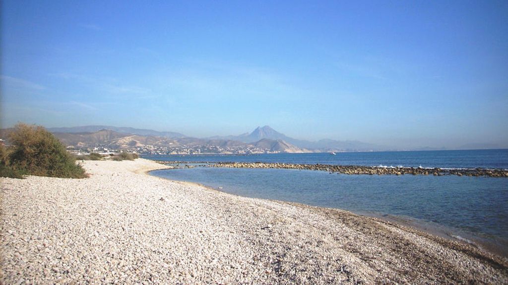 Punta del Riu, en Alicante: aguas tranquilas para un chapuzón perruno