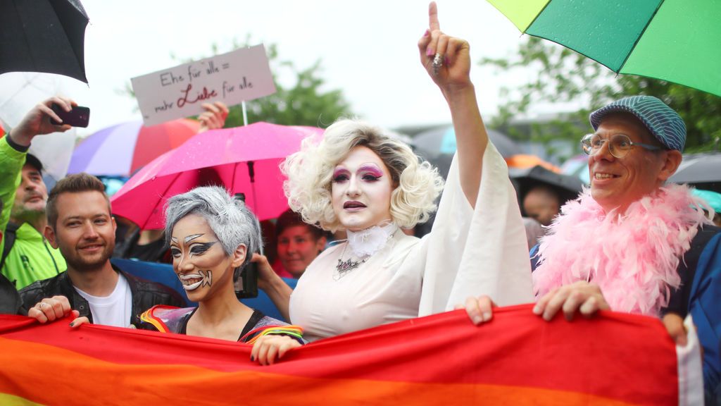 Celebraciones ante el Parlamento alemán tras la legalización del matrimonio homosexual
