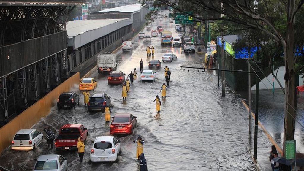 Las intensas tormentas inundan y colapsan la Ciudad de México