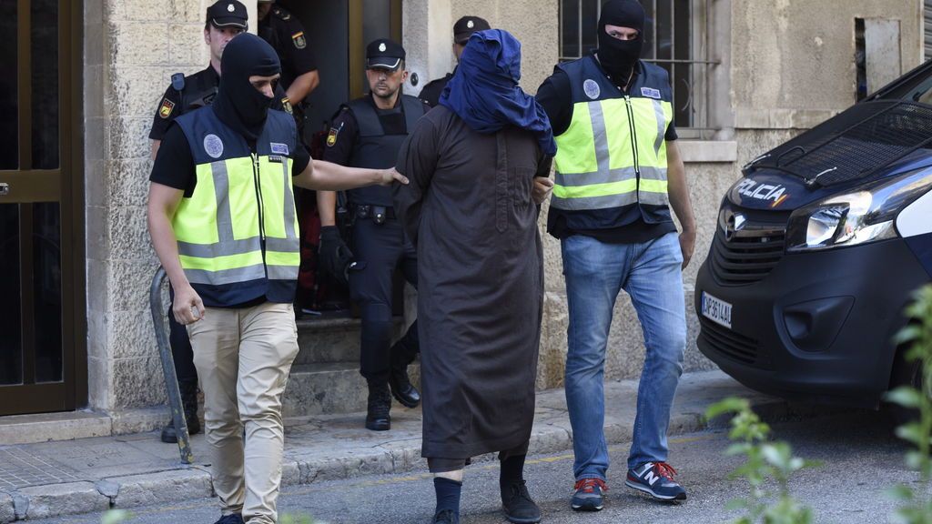 Uno de los yihadistas detenidos en Mallorca habría planeado una "matanza" apuñalando viandantes