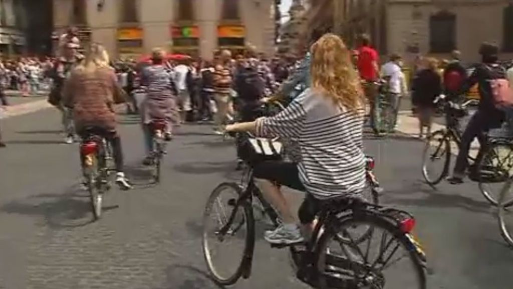 Límite a bicis, patinetes y segways en las aceras de Barcelona