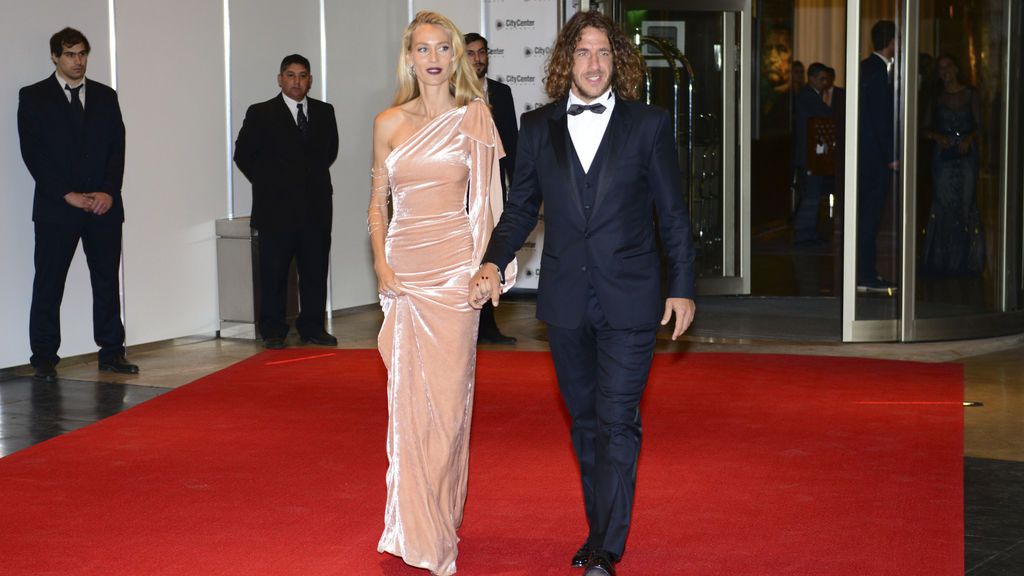 Muchos compañeros del delantero, entre los invitados