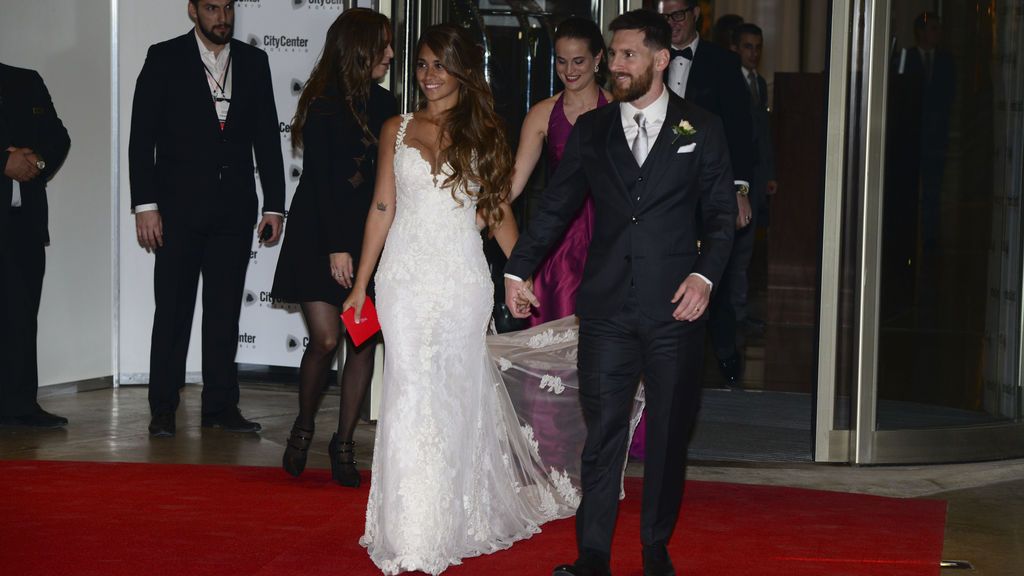 Leo Messi y Antonella Roccuzzo se dan el sí quiero rodeados de amigos en Argentina