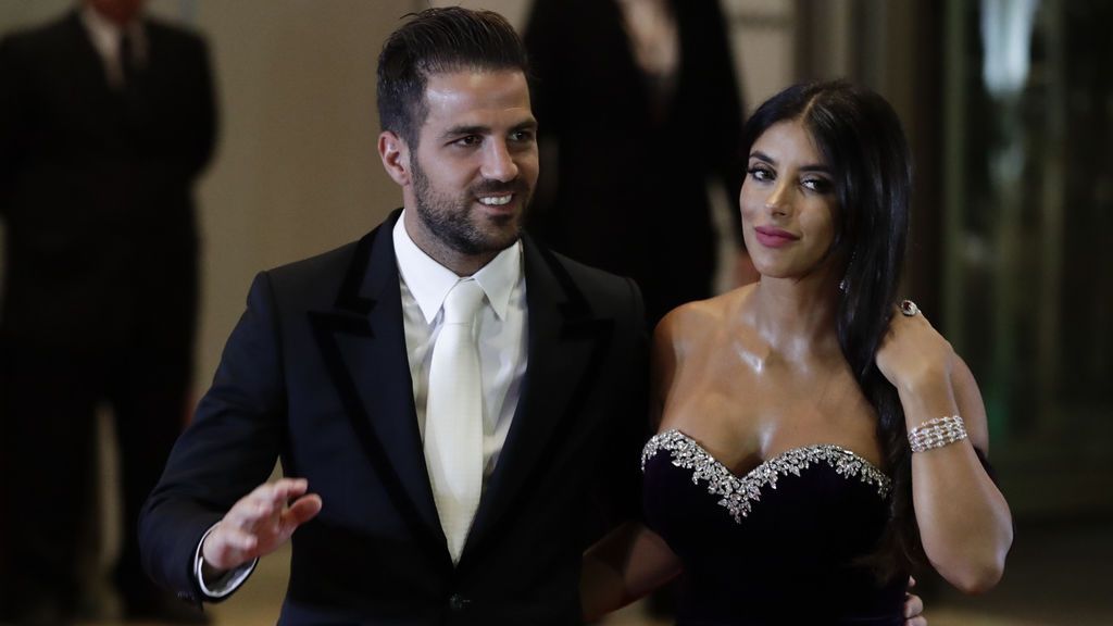 Cesc Fàbregas y su mujer Daniella Semaan, muy amiga de la novia, no faltaron a este día tan importante
