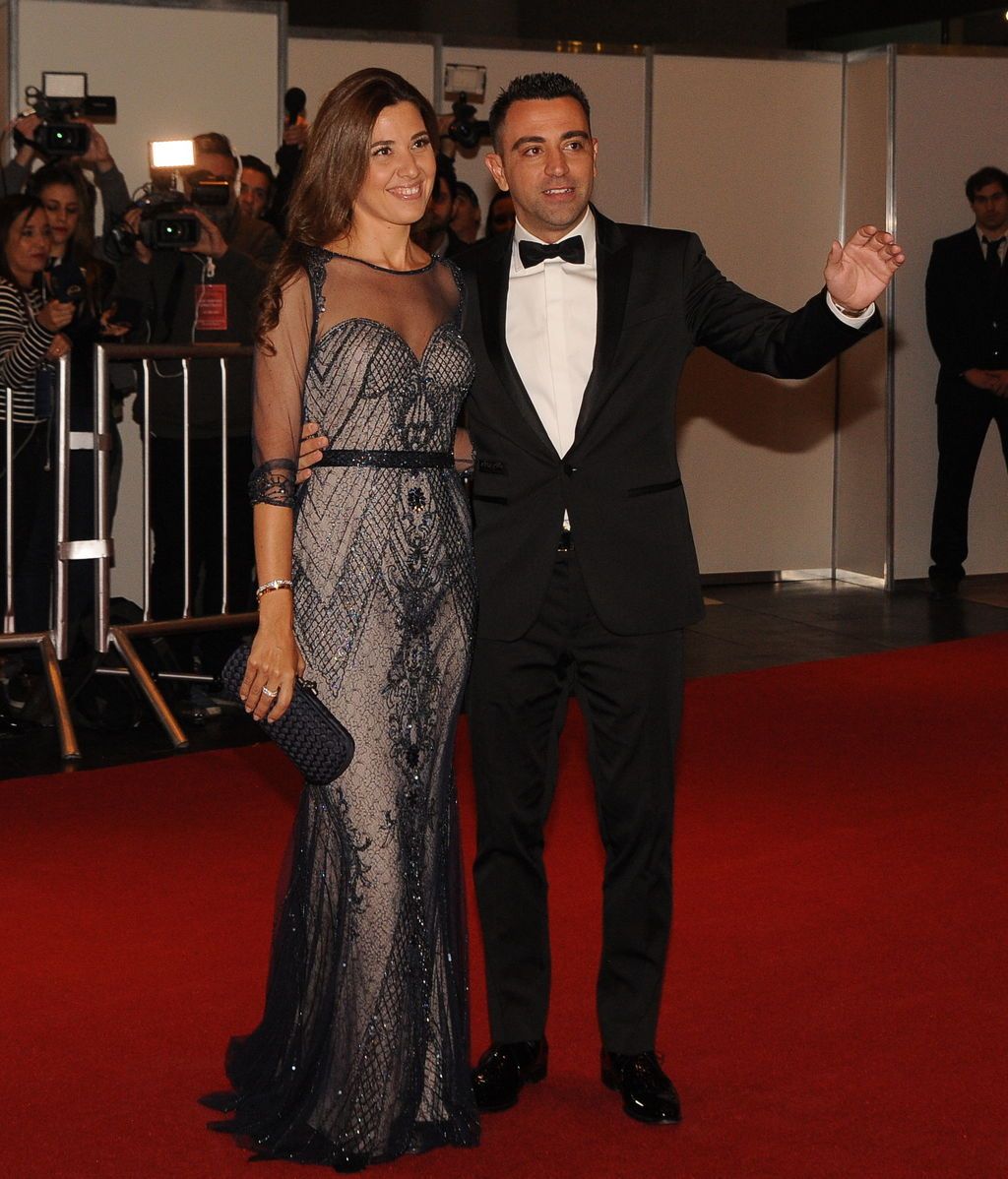 Xavi Hernández y Nuria Cunillera posan ante la prensa