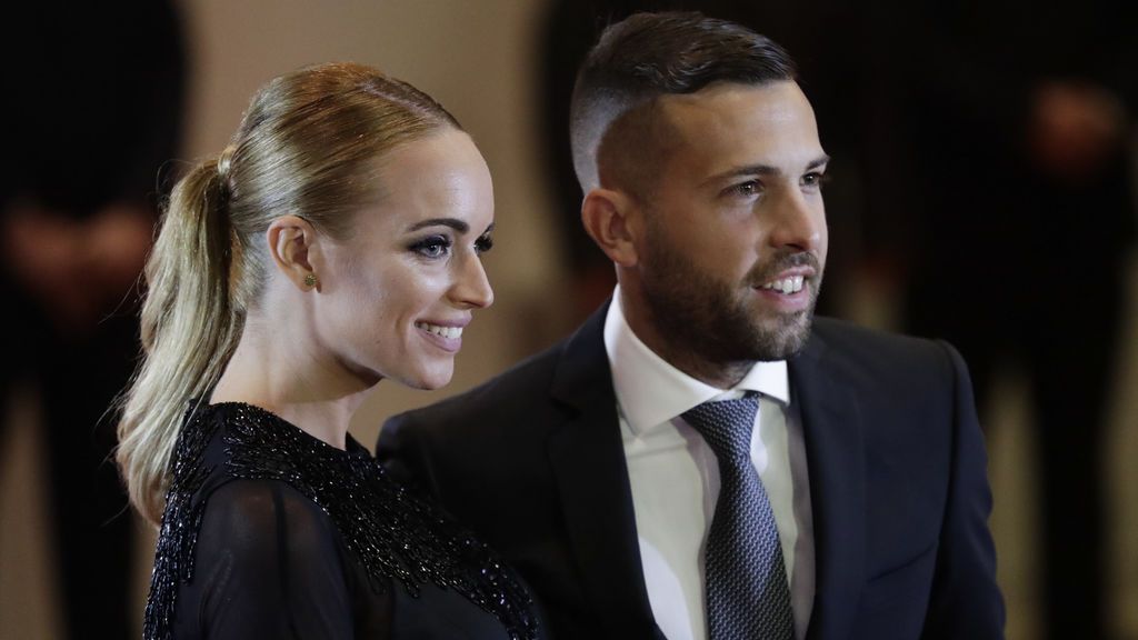 Su compañero del FC Barcelona, Jordi Alba, y su novia Romarey Ventura estuvieron en todo momento al lado de su amigo